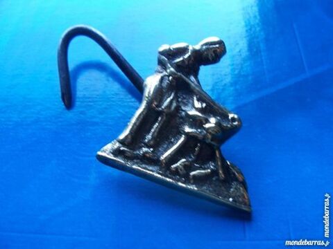 crochet  de tablier 1 Carlus (81)