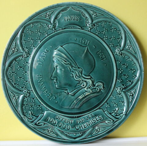 Plat barbotine Jeanne d'arc offert par les 100000 chemises 25 Vanves (92)