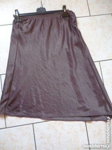Jupe mi-longue effet satin Taille 42 NEUVE 8 Argenton-sur-Creuse (36)