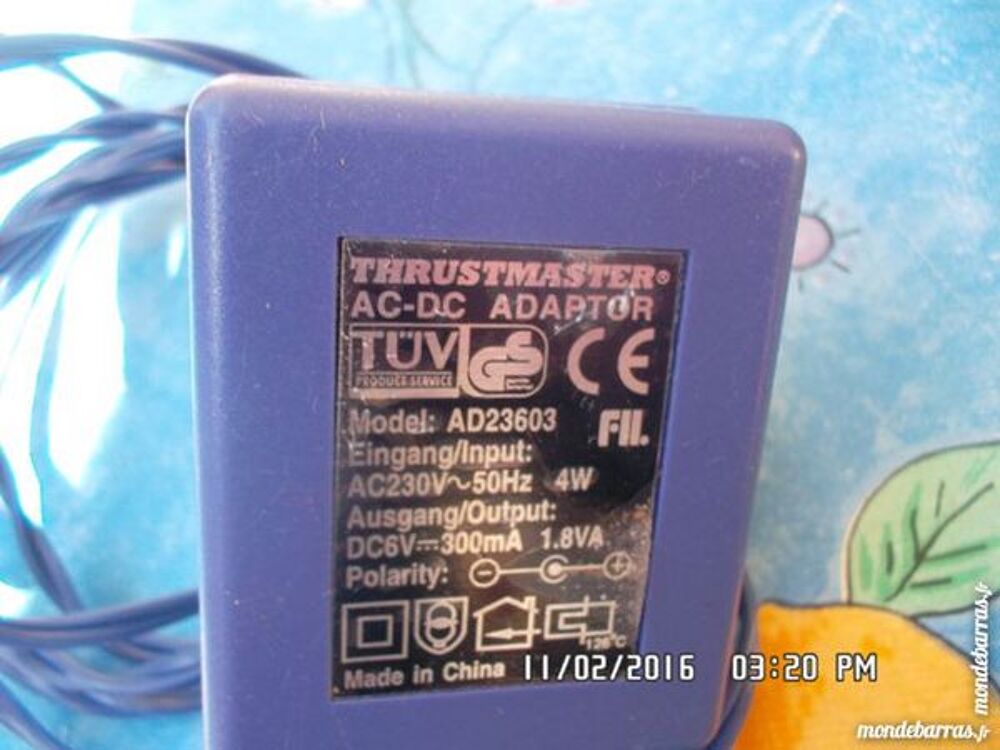 CHARGEUR THRUSTMASTER ADAPTOR Consoles et jeux vidéos