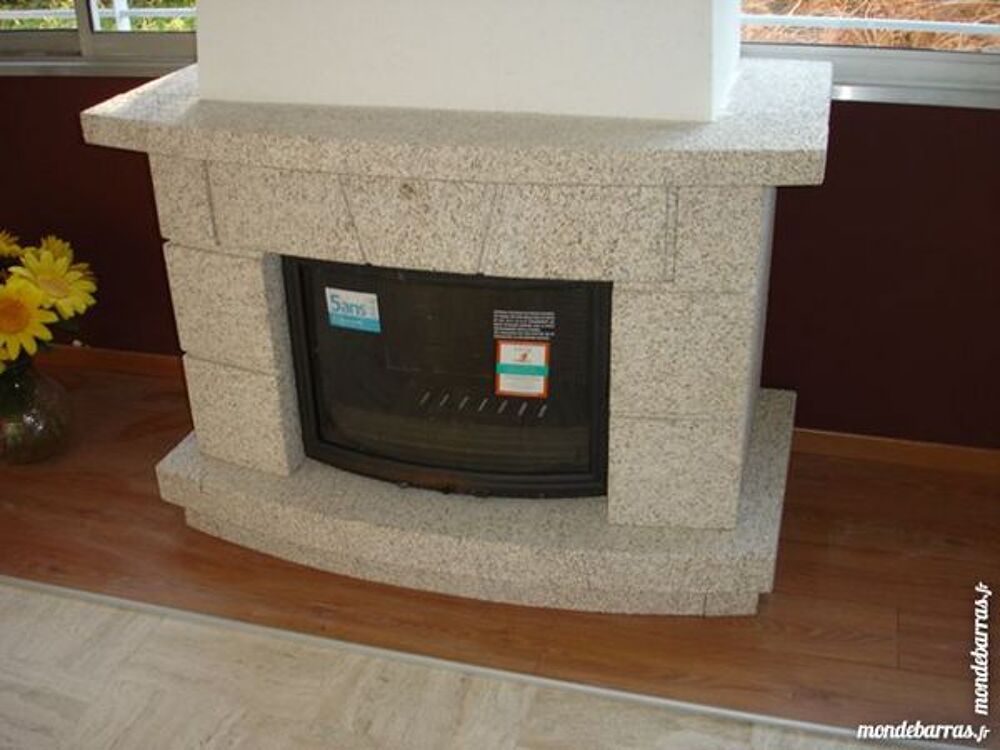 chemin&eacute;e en pierre granit plus insert deville Décoration