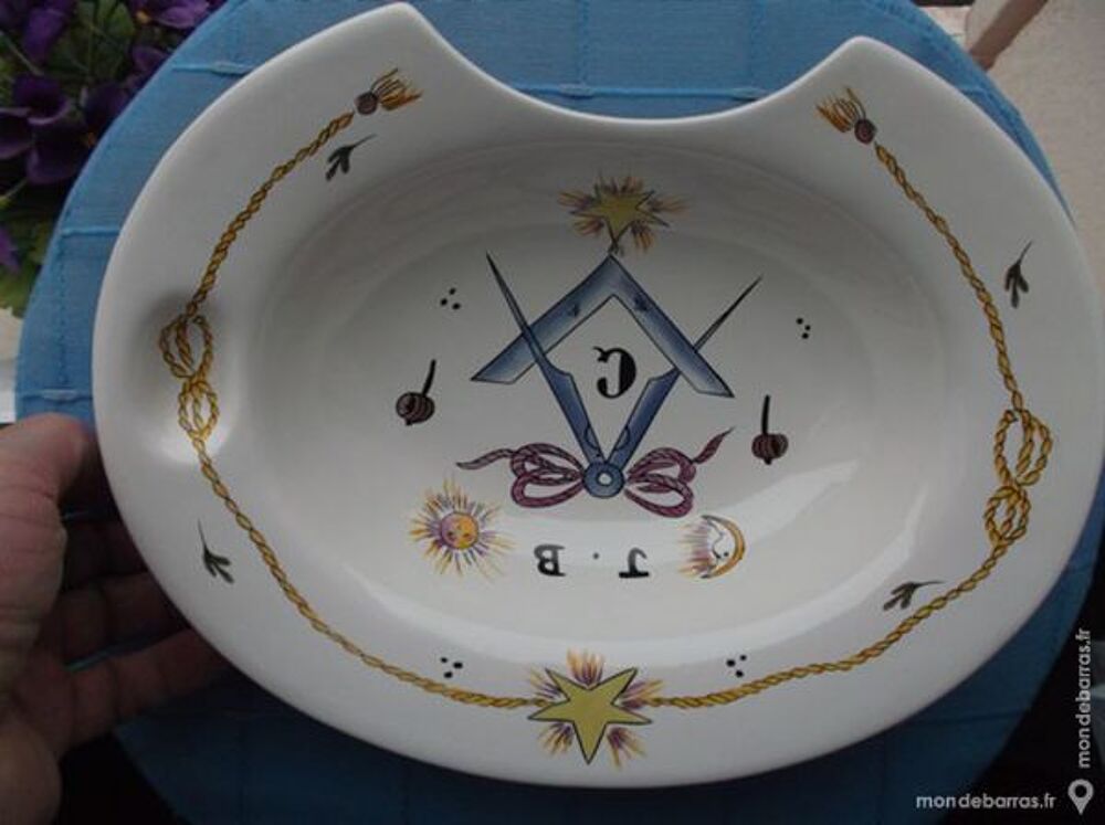Faience de ROUEN plat &agrave; barbe Franc-Maconnerie 