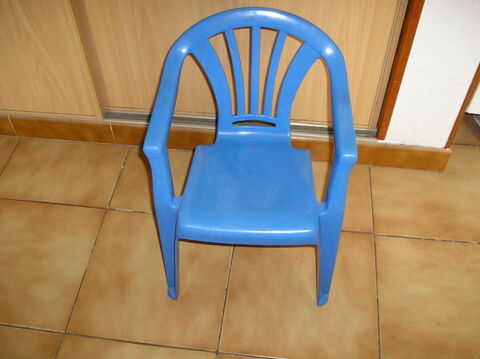 Fauteuil enfant de couleur bleue 5 Sept�mes-les-Vallons (13)