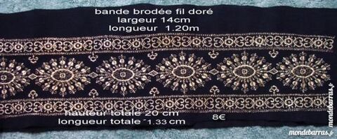   Bande brode machine fil dor sur jersey noir 