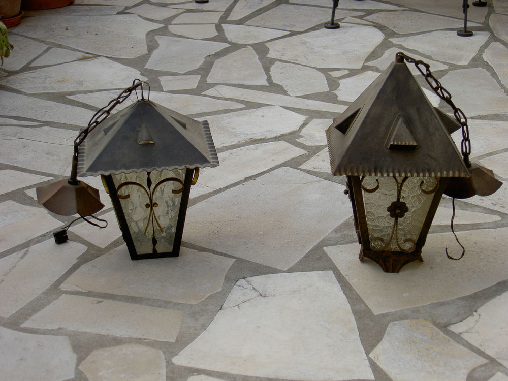 Deux lanternesaspect ancien en m&eacute;tal et verre Dcoration