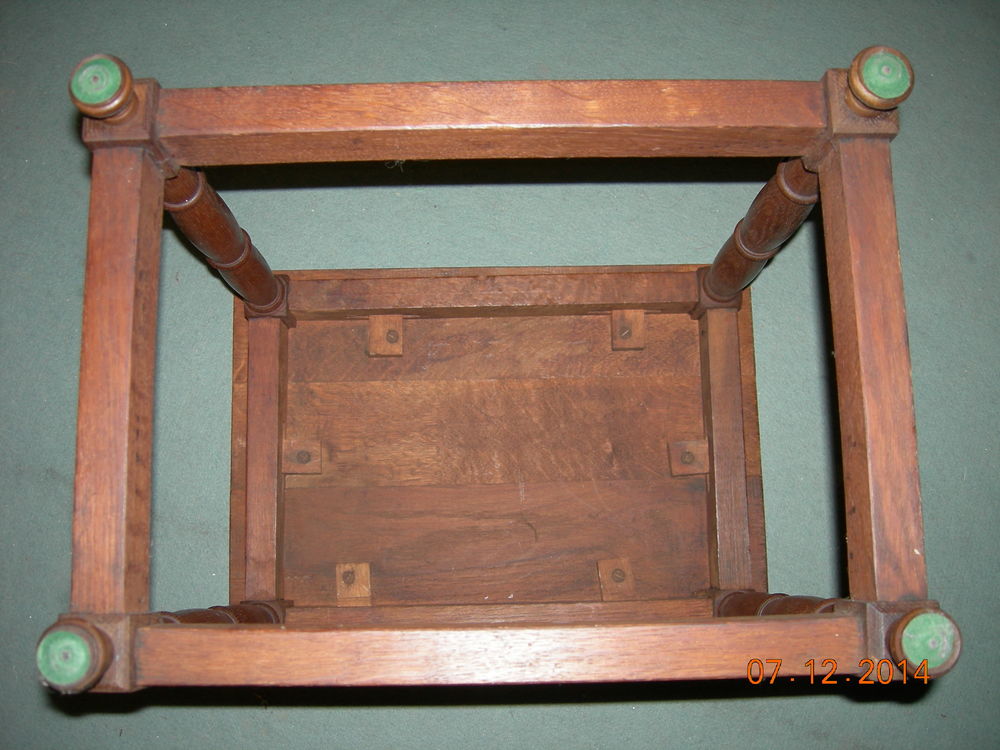 PETITE TABLE EN CHENE Meubles