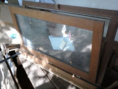 2 fentres horizontal. Abattant bois exotique dble vitrage 
198 Bourgoin-Jallieu (38)