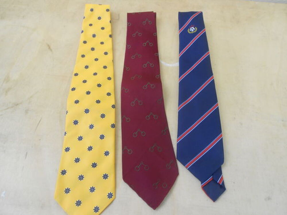 CRAVATTES EN SOIE Vêtements