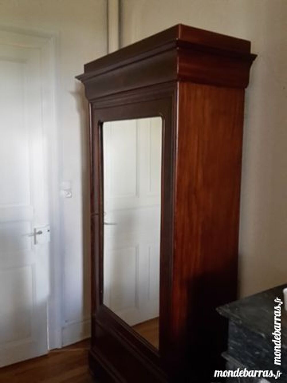 Armoire Louis Philippe &agrave; porte miroir Meubles