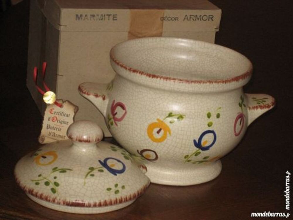 Poterie ,Fa&icirc;ence de Po&ecirc;t Laval ,Soupi&egrave;re, NEUF . Décoration