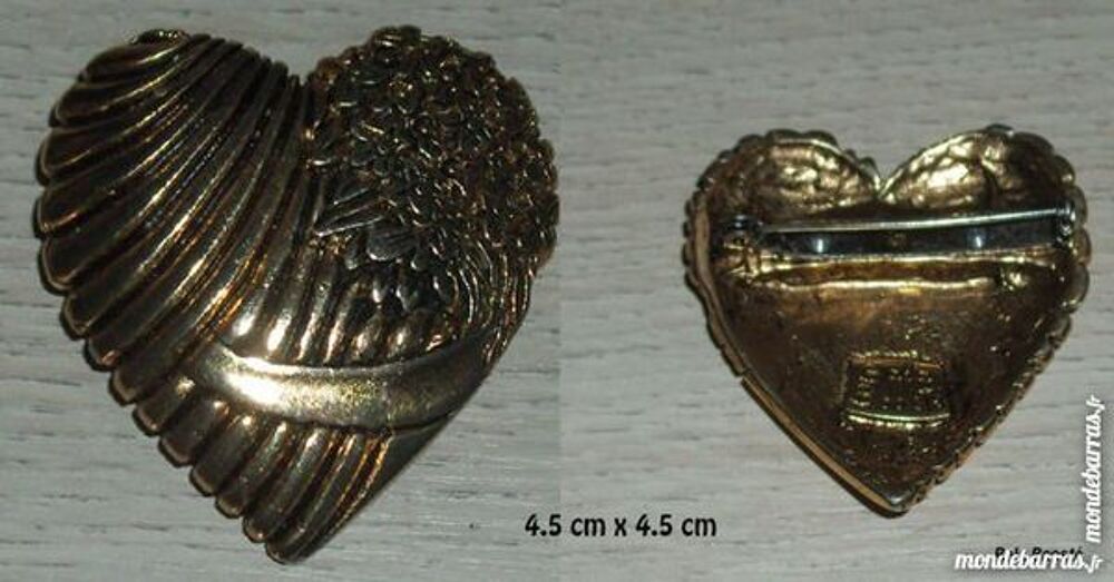 Broche fantaisie en forme de coeur Bijoux et montres