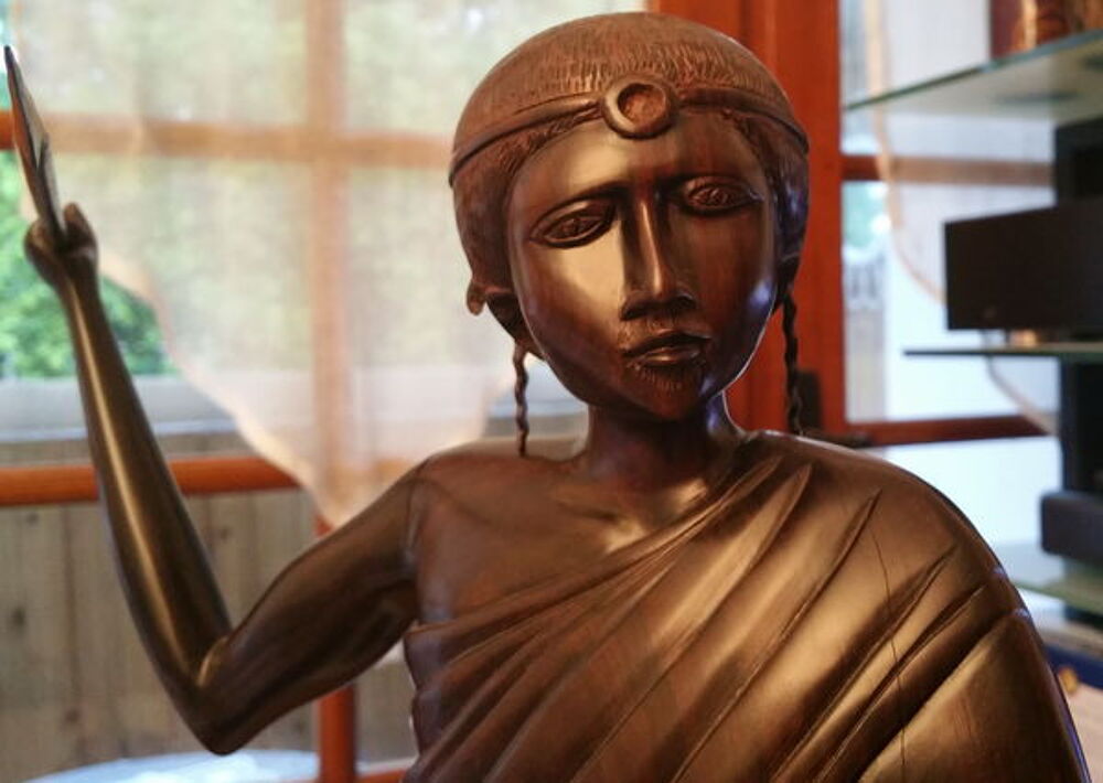 Grande statue 1&deg; roi malgache en bois de rose Décoration