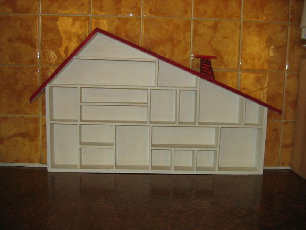 Etag&egrave;re-maison blanche pour petits bibelots Décoration
