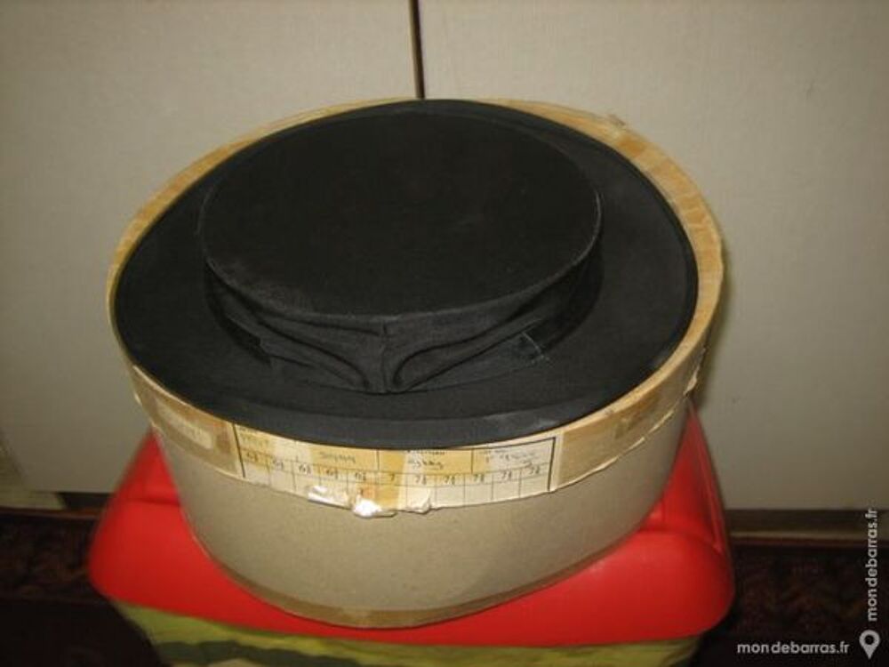 VERITABLE CHAPEAU CLAQUE Vêtements