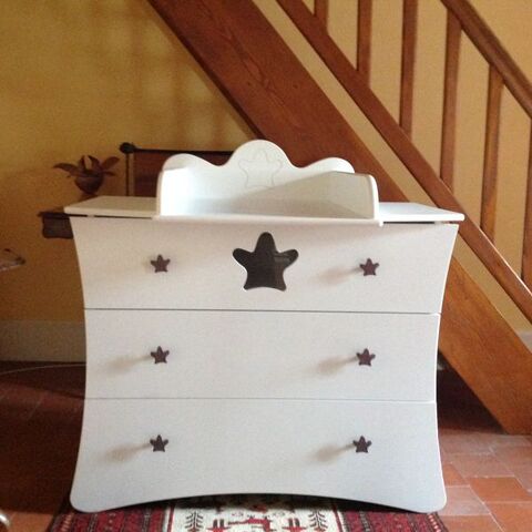 Lit BB+matelas+commode+table  langer en bon tat 420 Chevannes (89)