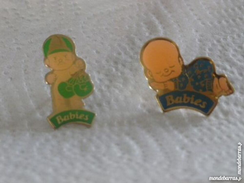 LOT DE 2 PINS BABIES 