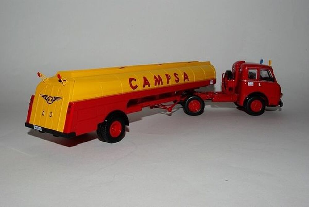 Camion P&eacute;gaso Mofletes semi-remorque citerne 