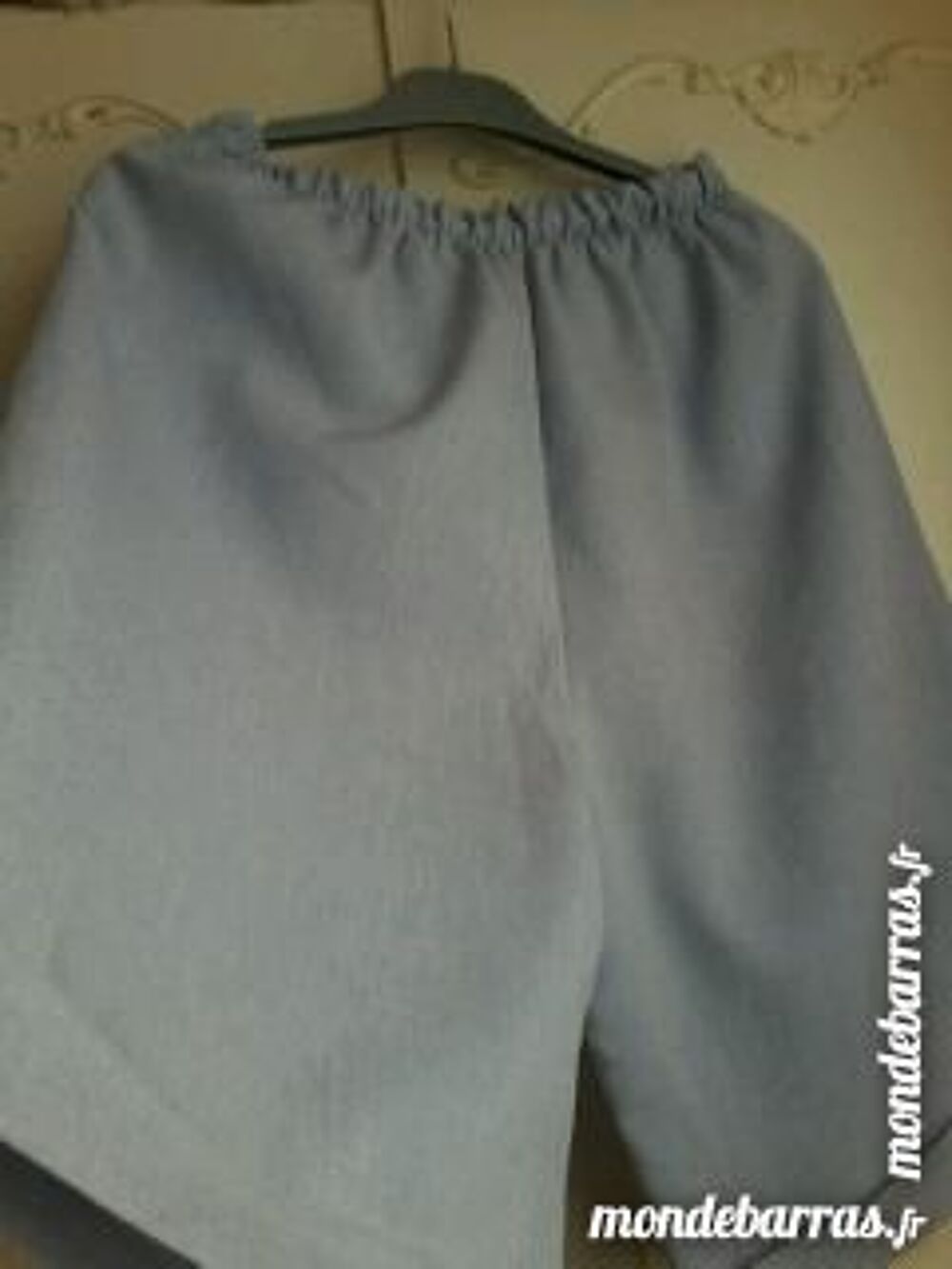 Pancacourt ou bermuda neuf T3 40/42 bleu ciel Vêtements