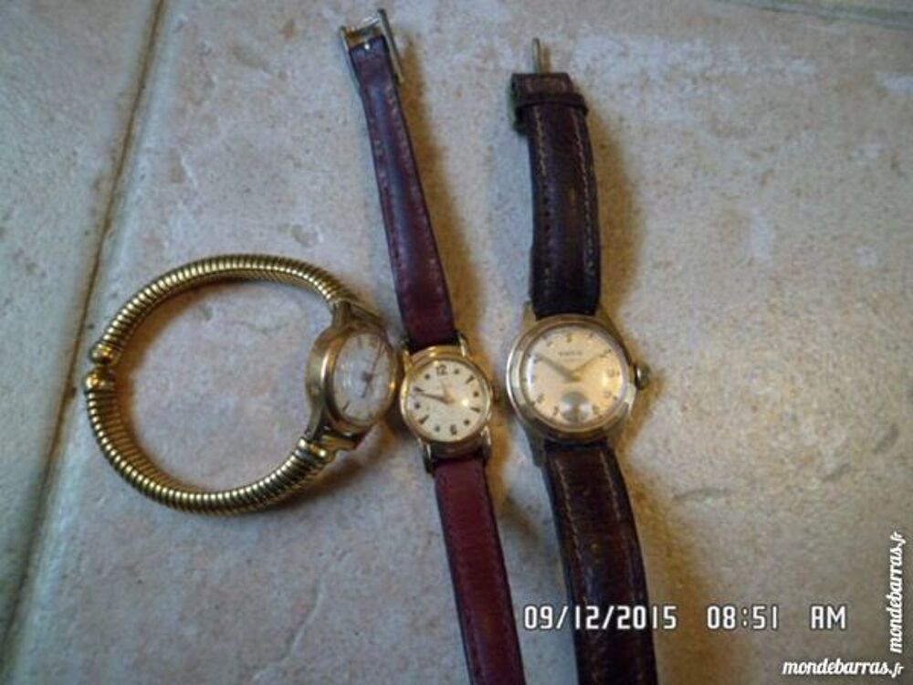 "36 montres ""vintage"",4 militaires,3 plaqu&eacute;es or" Bijoux et montres