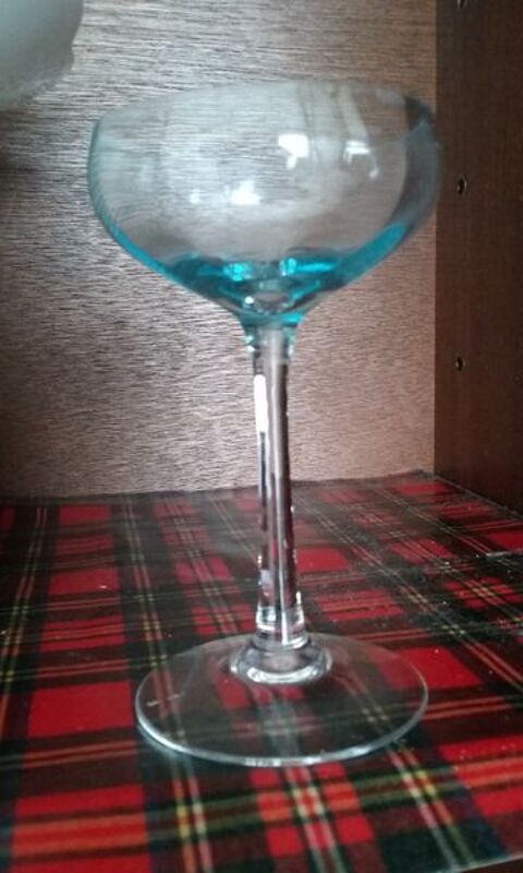 Service de verres à pied bleu clair 10 Charenton-le-Pont (94)