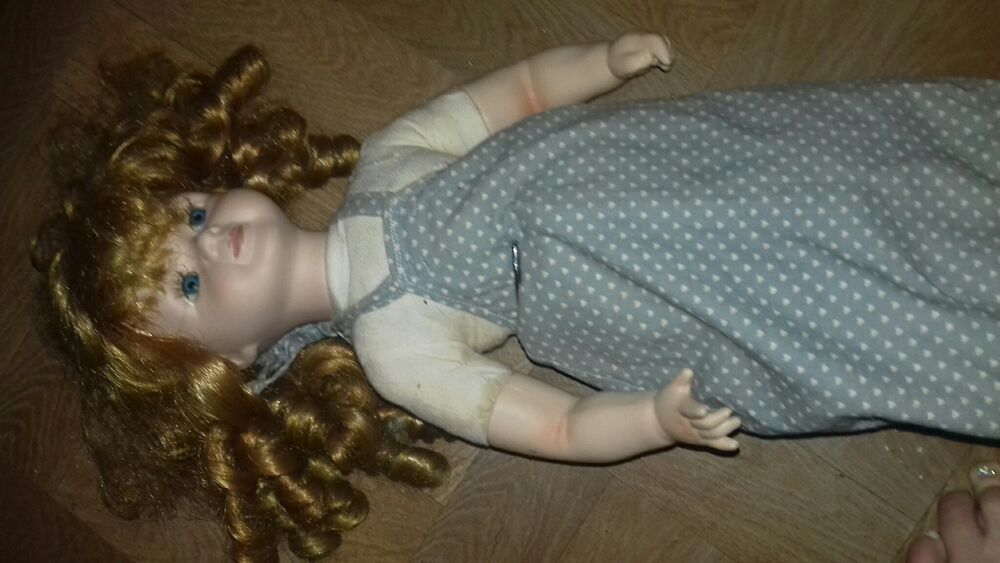 poup&eacute;e de porcelaine 