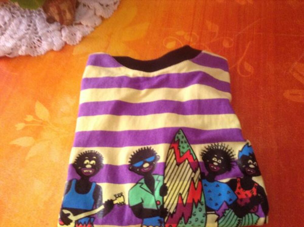 Beau Tee shirt actuel tr&eacute;s peu port&eacute; Vêtements