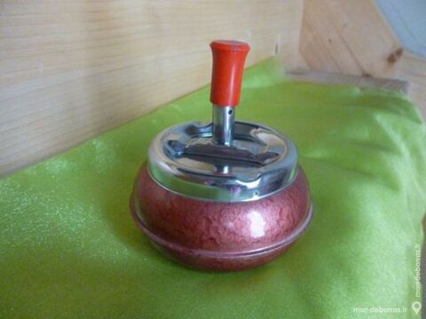 Cendrier mtal Vintage 15 Goussainville (95)