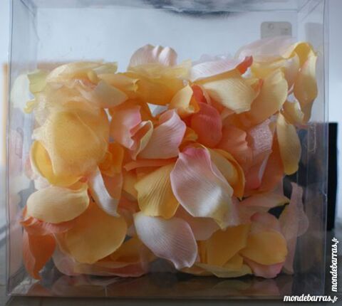 Pétales de rose en tissus - Carrefour 5 Cabestany (66)