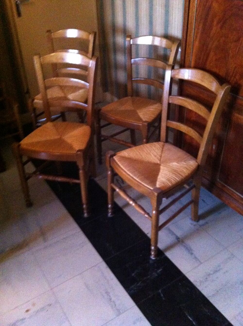 4 chaises paill&eacute;es/cuisine Meubles