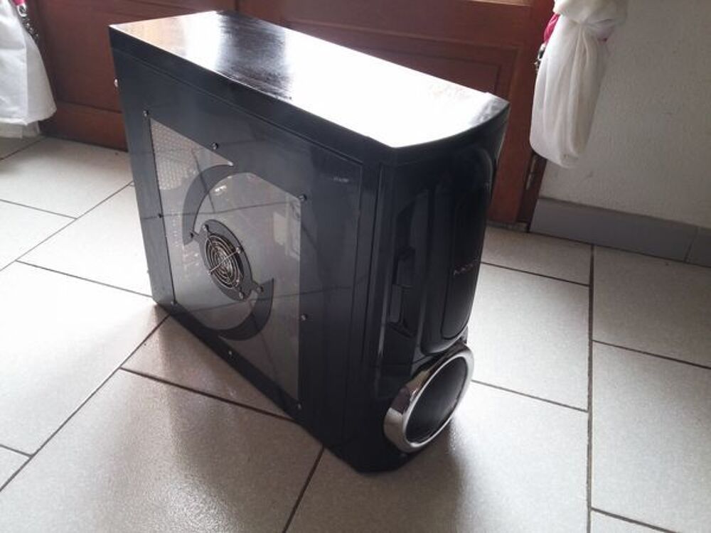 Tour d'Ordinateur gamer Consoles et jeux vidéos