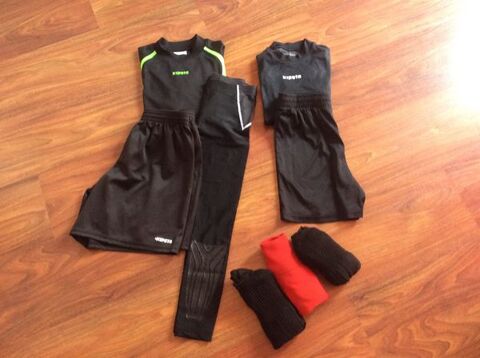 Lot tenue foot garcon 6-8 ans 5 Colombes (92)