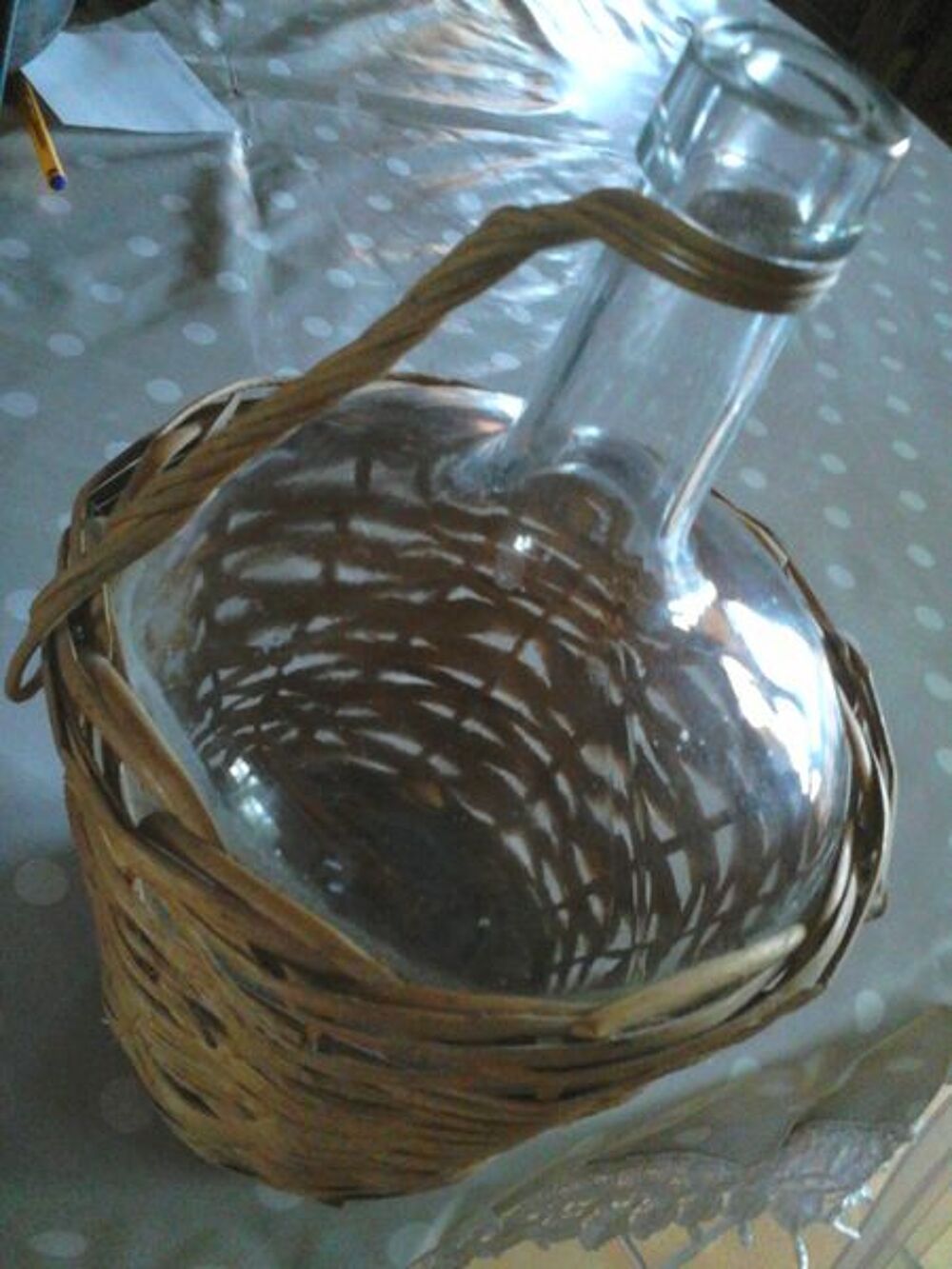 BOUTEILLE en verre, osier tress&eacute; Décoration