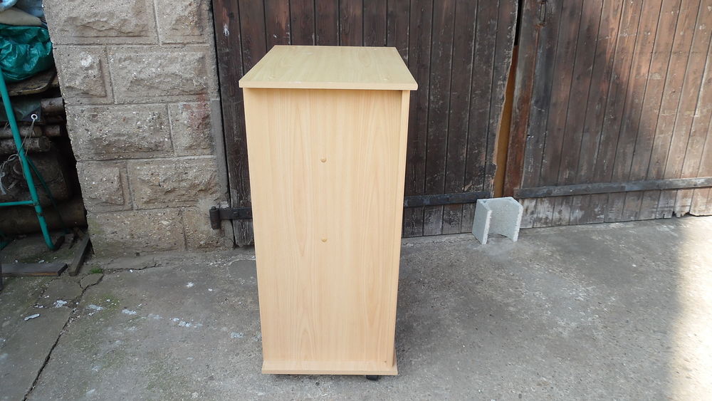PETIT MEUBLE SUR ROULETTES Meubles
