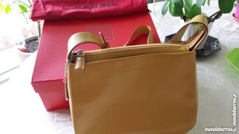 Sac  mains LANCEL NEUF -ocre - veau 100 Courtry (77)