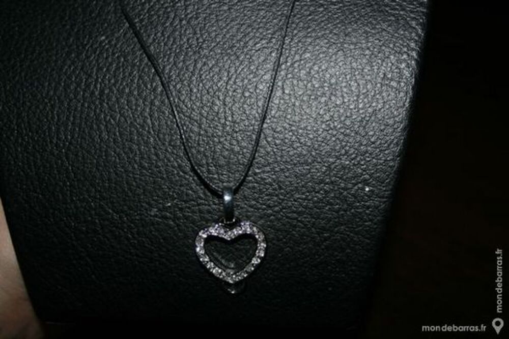 collier pendentif coeur Bijoux et montres
