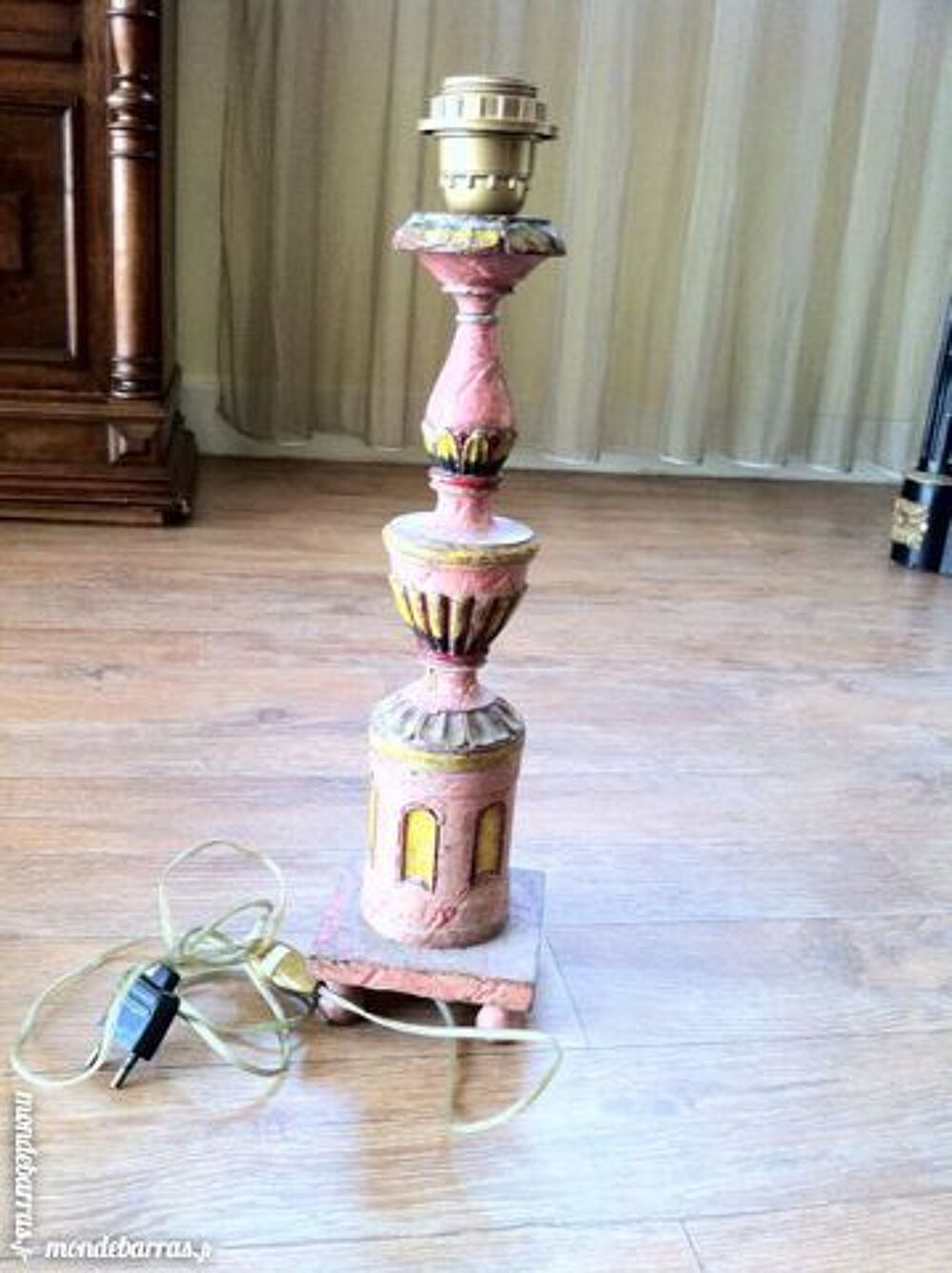 chandelier indien modifi&eacute; en pied de lampe Décoration