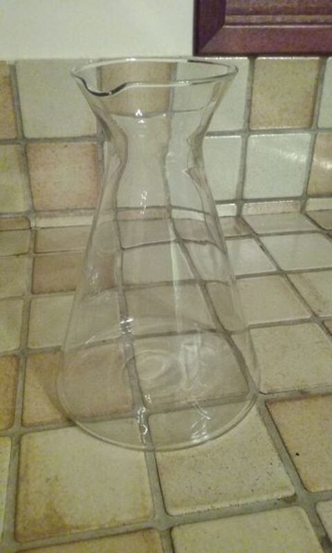 Carafe d'eau ou de dcantation en verre blanc  8 Chlette-sur-Loing (45)