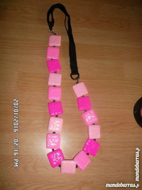 collier carré rose*juste 3e*kiki60230 3 Chambly (60)