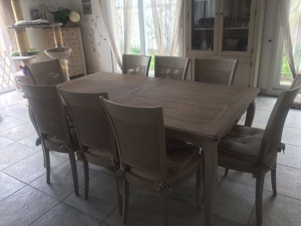 SALLE A MANGER COMPLETE MARQUE LEVITAN Meubles