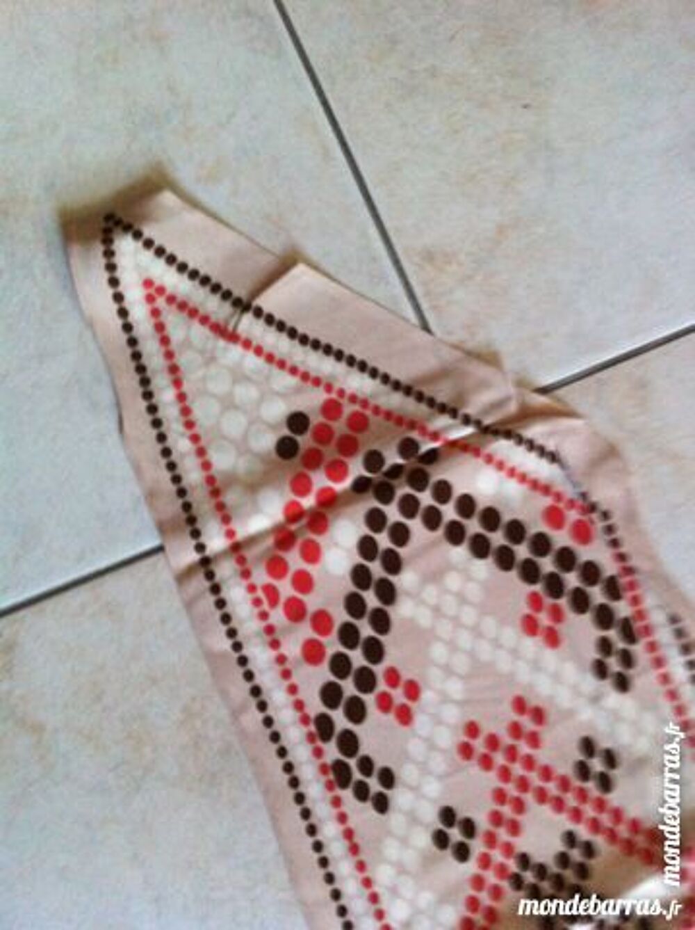 foulard rectangulaire aux extr&eacute;mit&eacute;s biseaut&eacute;es Bijoux et montres