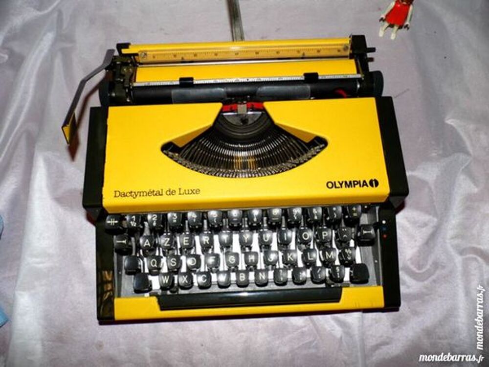 machine &agrave; ecrire olympia jaune pop art vintage 70 Décoration