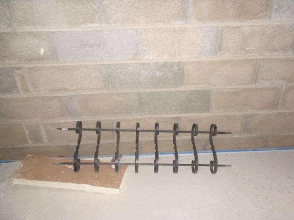 Fen&ecirc;tre de cave oscillo et grille de d&eacute;fense Bricolage