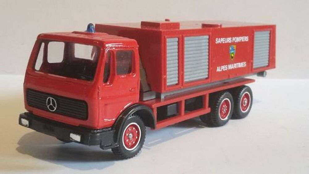 Camion pompier Mercedes 1217K feux sp&eacute;ciaux 
