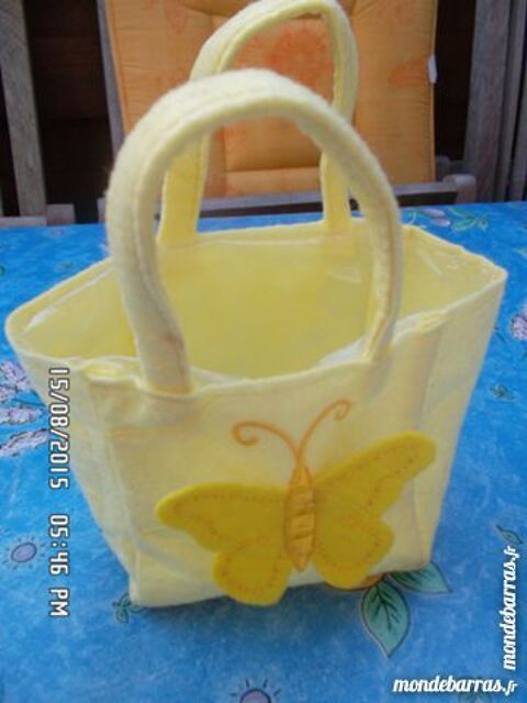 panier jaune clair en feutrine 1 Chambly (60)