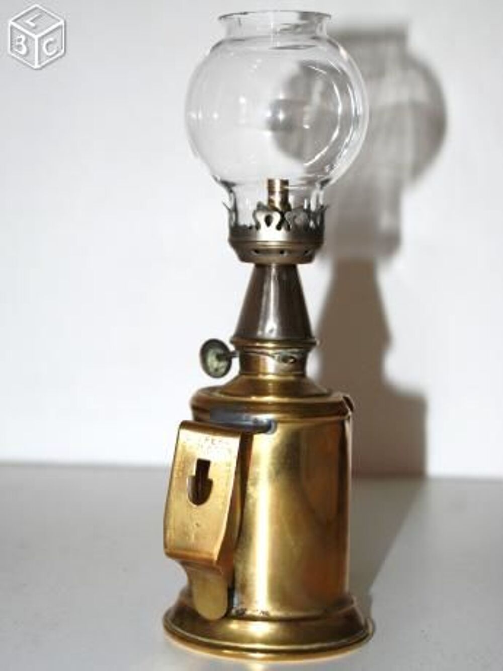 Ancienne lampe murale PIGEON en cuivre Décoration