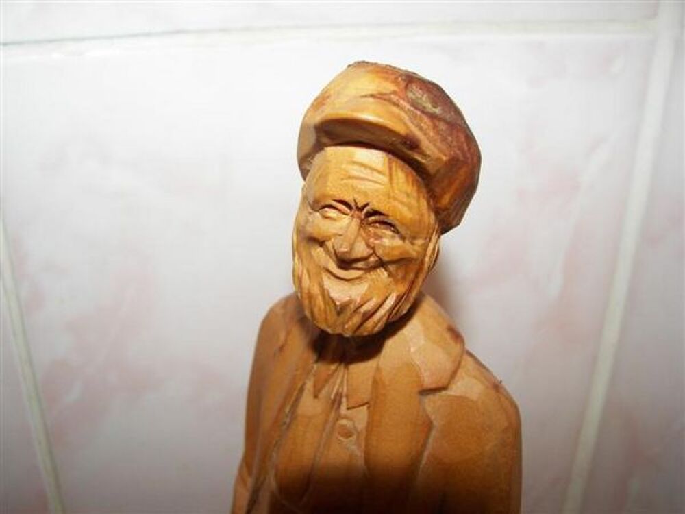 Personnage Sculpt&eacute; sur bois Décoration
