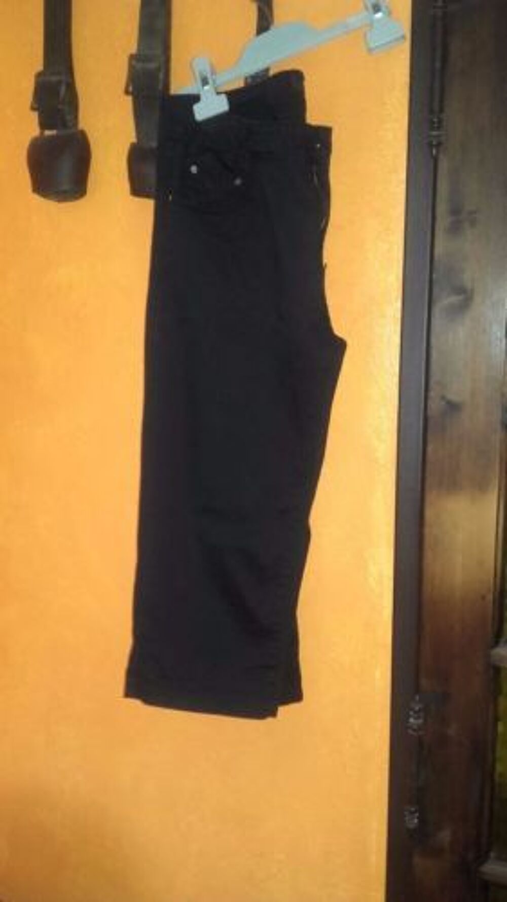 SUPERBE PANTACOURT NEUF Vêtements