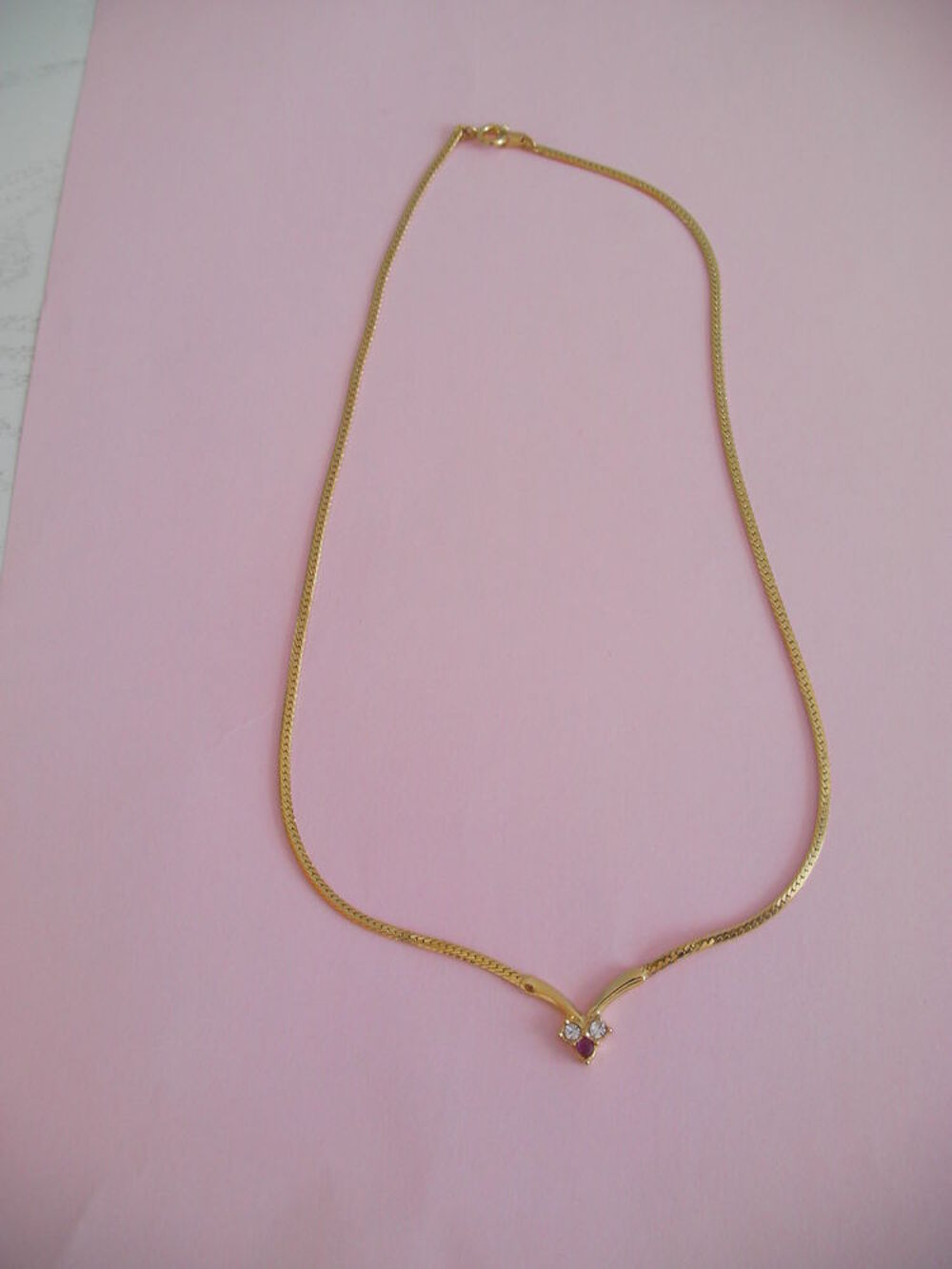 COLLIER 3 petites perles 2 blanches 1 rouge Bijoux et montres