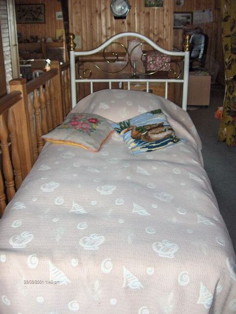 lit mdicalis avec tete de lit blanche 370 Cormeilles-en-Parisis (95)