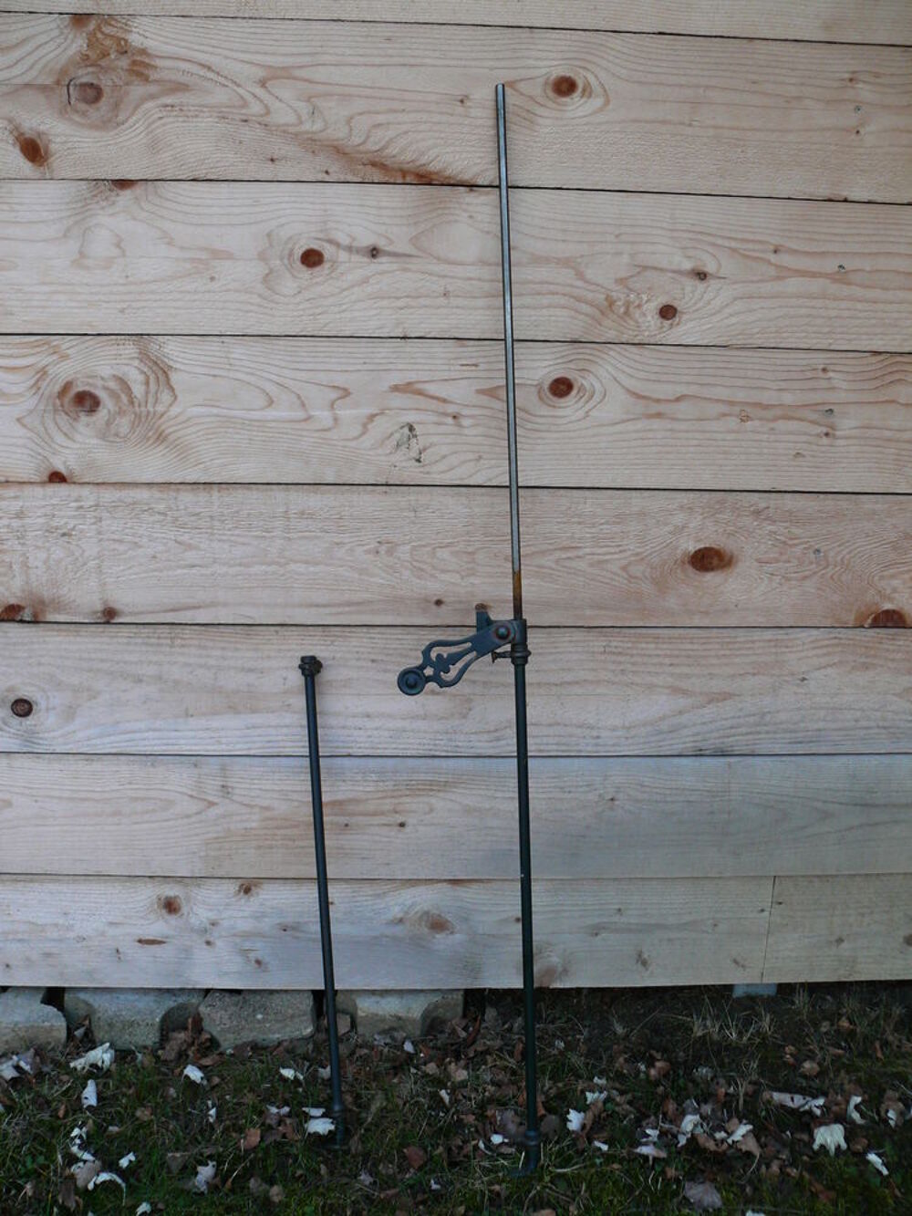 cr&eacute;mone pour volet bois Bricolage